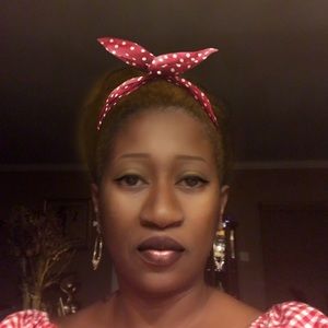 Meet your Posher, Cassandra